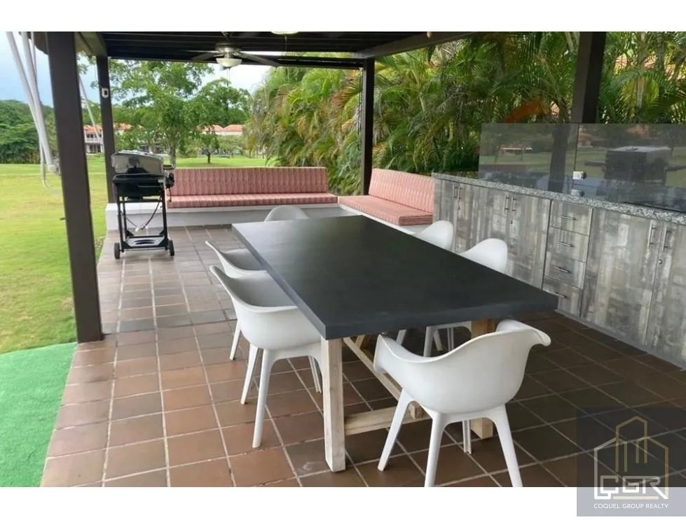 Venta de casa de playa en Villas del Decameron, Río Hato