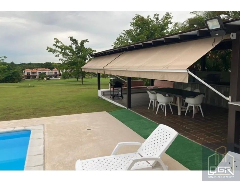 Venta de casa de playa en Villas del Decameron, Río Hato