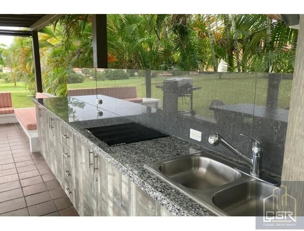 Venta de casa de playa en Villas del Decameron, Río Hato