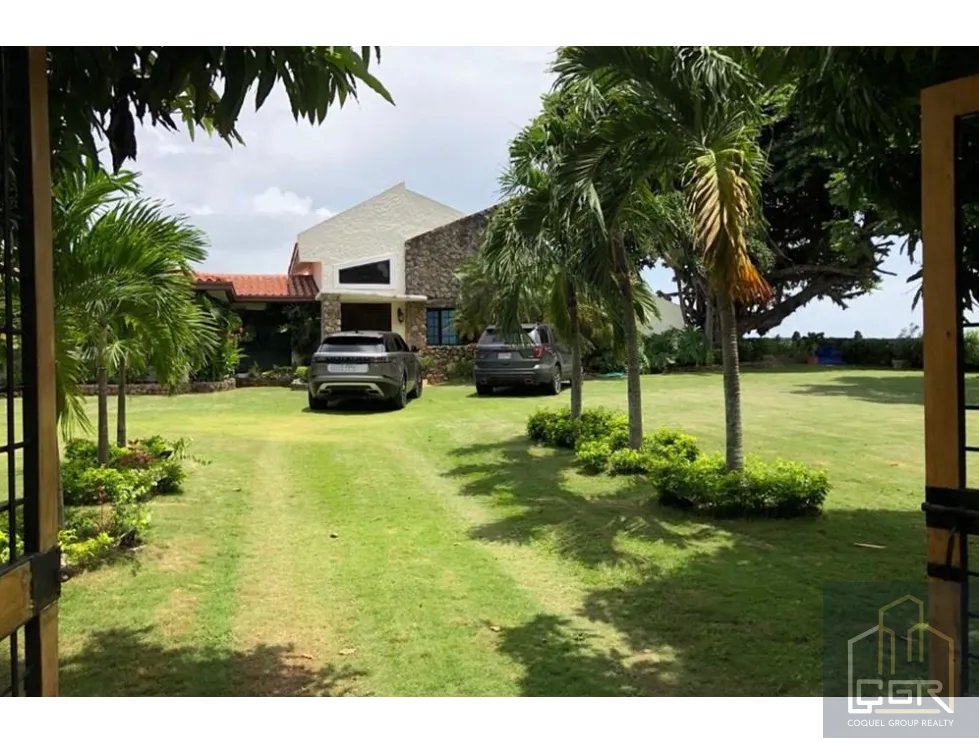 VENTA DE CASA DE PLAYA EN COSTA ESMERALDA, SAN CARLOS, PANAMÁ