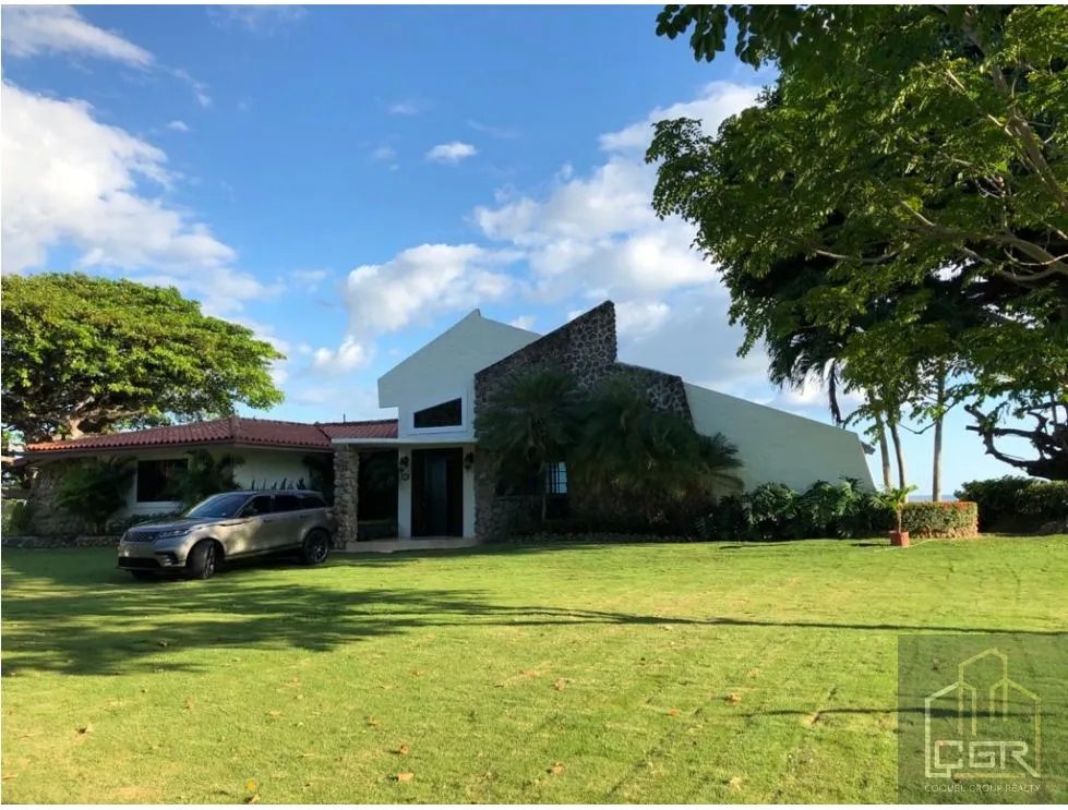 VENTA DE CASA DE PLAYA EN COSTA ESMERALDA, SAN CARLOS, PANAMÁ