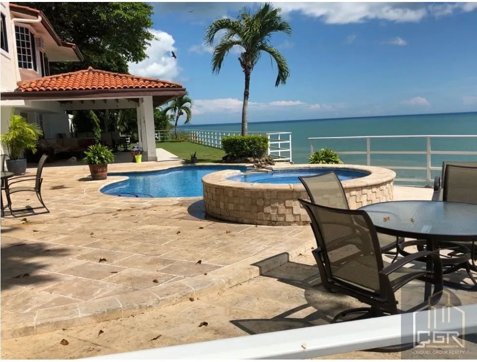VENTA DE CASA DE PLAYA EN COSTA ESMERALDA, SAN CARLOS, PANAMÁ