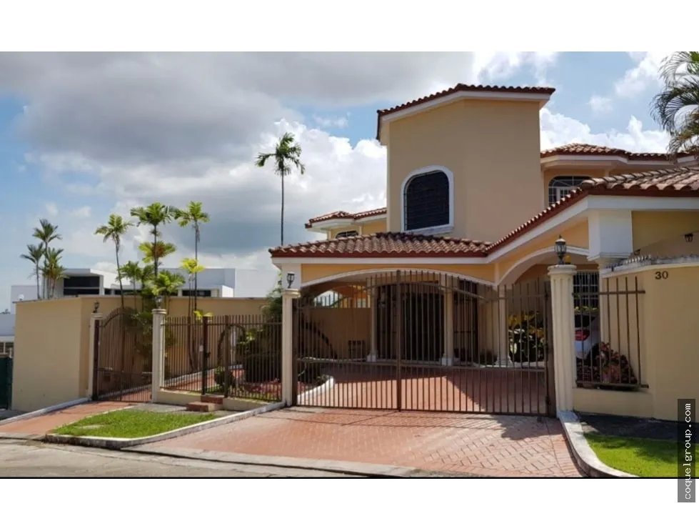 VENTA DE CASA DE DOS PLANTAS EN HATO PINTADO