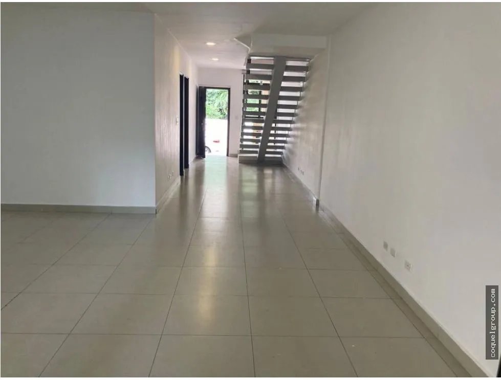 VENTA  O ALQUILER DE CASA DUPLEX , EN CLUB X, BETHANIA