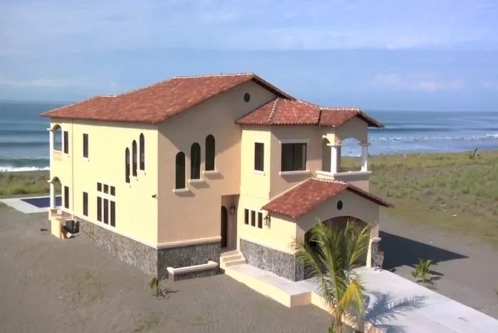 Casa muy espaciosa en la hermosa playa cerca de David
