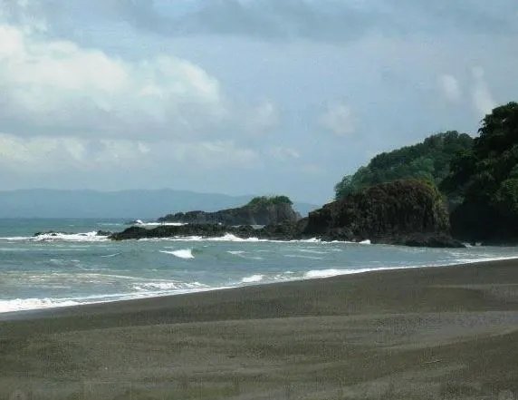 PROPIEDAD FRENTE AL MAR EN VENTA, PLAYA MATA OSCURA, REGIÓN DE VERAGUAS.