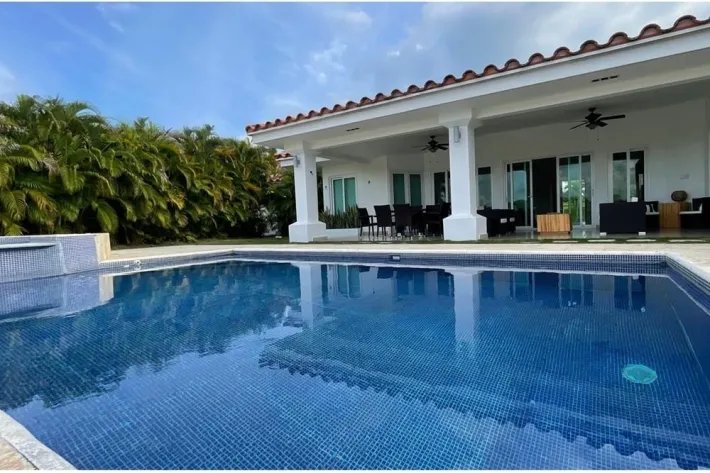 House for sale in Vista Mar, San Carlos