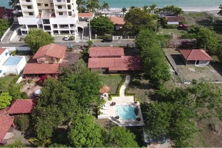 Casa en venta con vista al mar, Playa Malibú, Nueva Gorgona