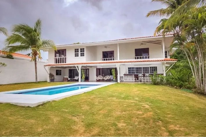 Se vende casa en PH El Cortijo, Costa Esmeralda, San Carlos