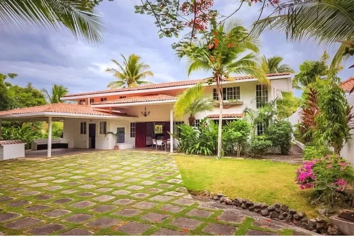 Se vende casa en PH El Cortijo, Costa Esmeralda, San Carlos
