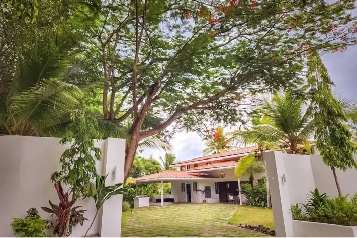 Se vende casa en PH El Cortijo, Costa Esmeralda, San Carlos