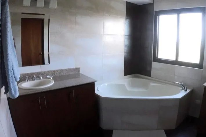 Venta de apartamento en PH Casa Real, Vista Mar, San Carlos