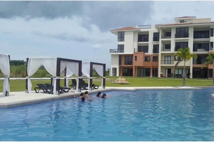 Venta de apartamento en PH Casa Real, Vista Mar, San Carlos