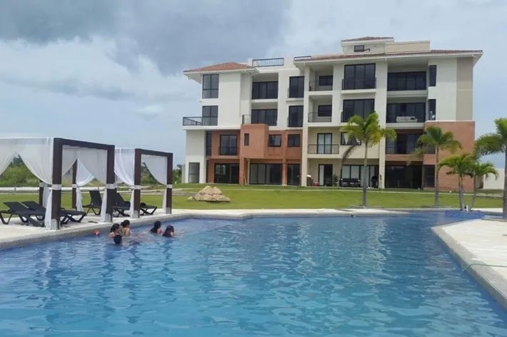 Venta de apartamento en PH Casa Real, Vista Mar, San Carlos