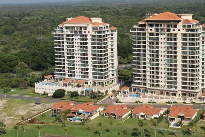 Venta de apartamento en PH Casa Real, Vista Mar, San Carlos