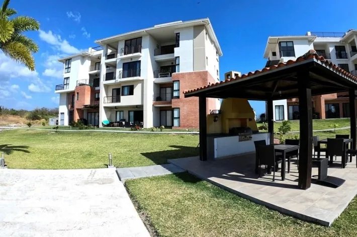 Venta de apartamento en PH Casa Real, Vista Mar, San Carlos
