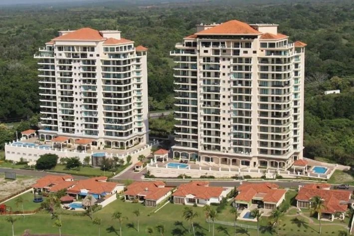 Venta de apartamento en PH Casa Real, Vista Mar, San Carlos