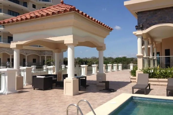Venta de apartamento en PH Casa Real, Vista Mar, San Carlos