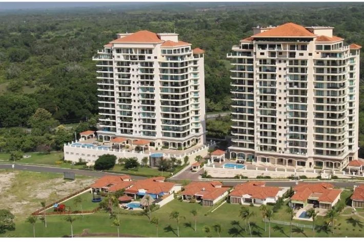 Venta de apartamento en PH Casa Real, Vista Mar, San Carlos