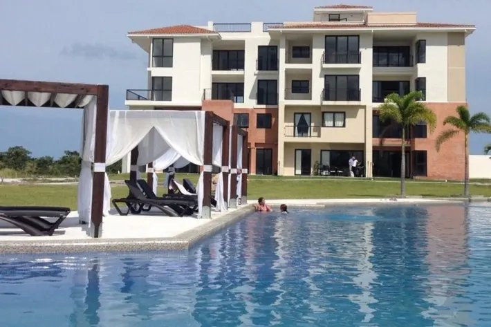 Venta de apartamento en PH Casa Real, Vista Mar, San Carlos