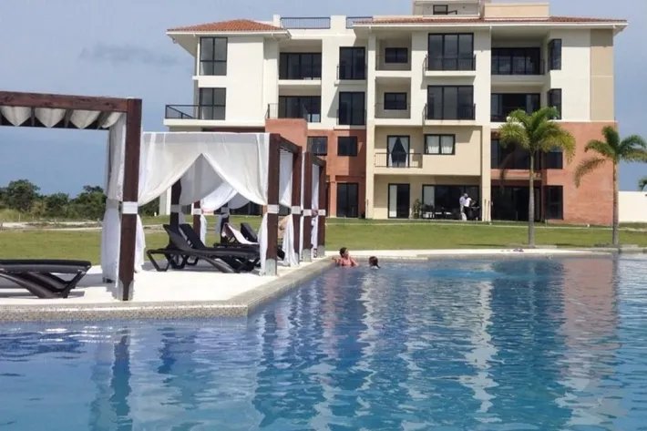 Venta de apartamento en PH Casa Real, Vista Mar, San Carlos