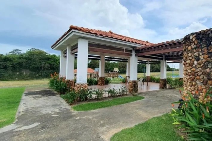 Venta de Casa en Rodeo Viejo Country, San Carlos
