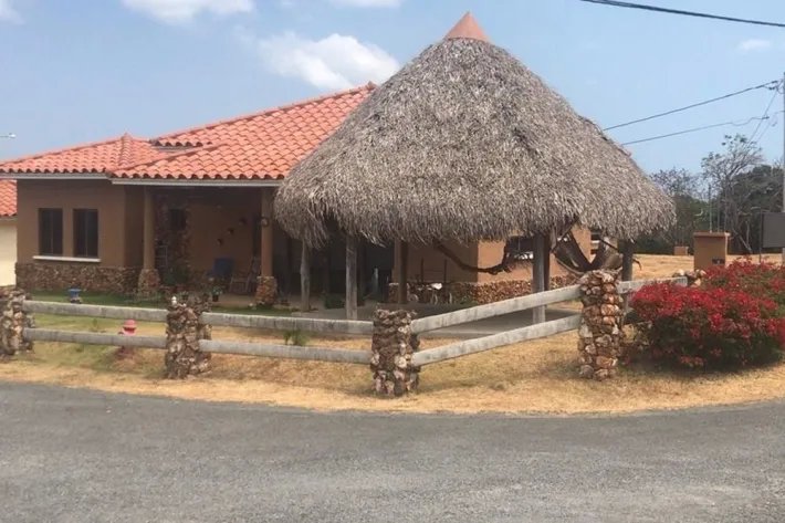 Venta de Casa en Rodeo Viejo Country, San Carlos