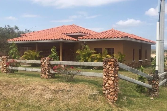 Venta de Casa en Rodeo Viejo Country, San Carlos