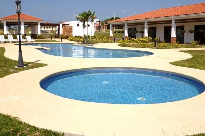 Venta de Casa en Rodeo Viejo Country, San Carlos