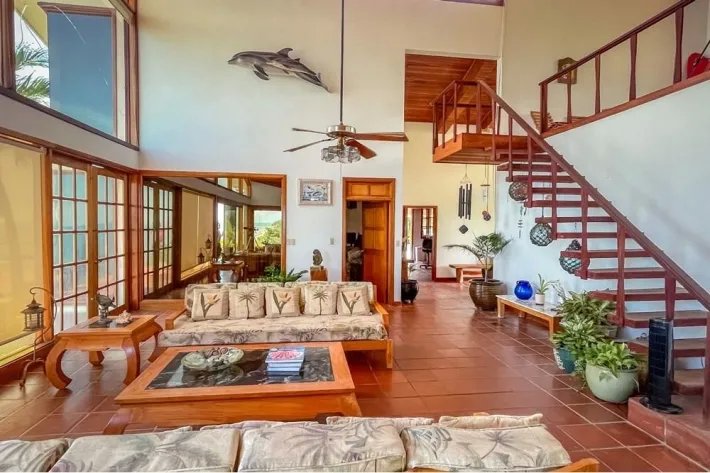 Se vende casa frente al mar en Costa Esmeralda, San Carlos