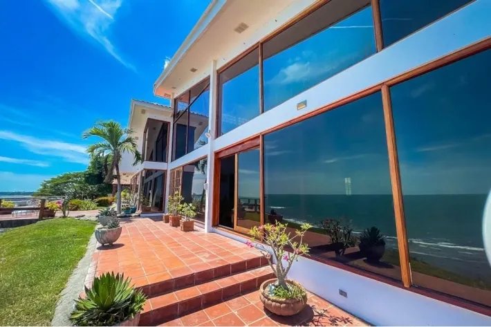 Beachfront house for sale in Costa Esmeralda, San Carlos