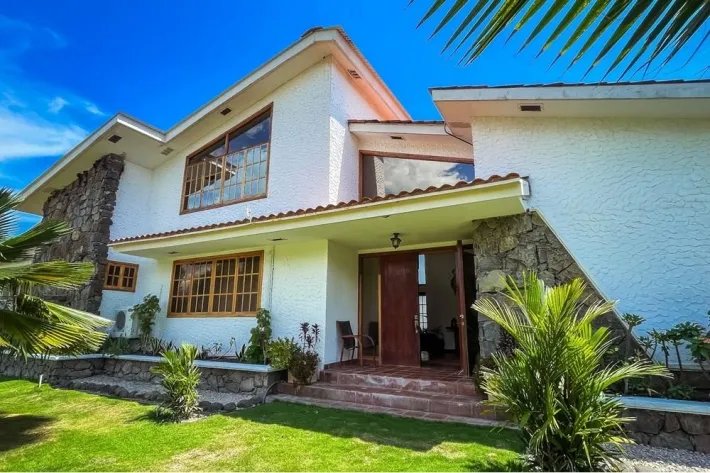 Beachfront house for sale in Costa Esmeralda, San Carlos
