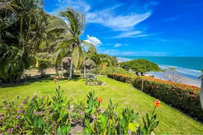 Beachfront house for sale in Costa Esmeralda, San Carlos