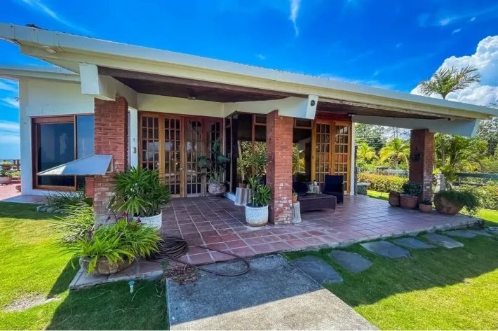 Beachfront house for sale in Costa Esmeralda, San Carlos