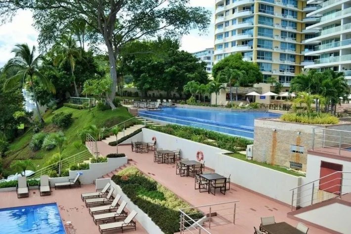 se vende apartamento frente al mar en ph bahia, neuva gorgona panama oeste.