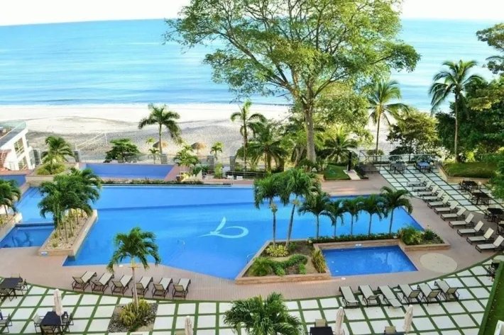 se vende apartamento frente al mar en ph bahia, neuva gorgona panama oeste.
