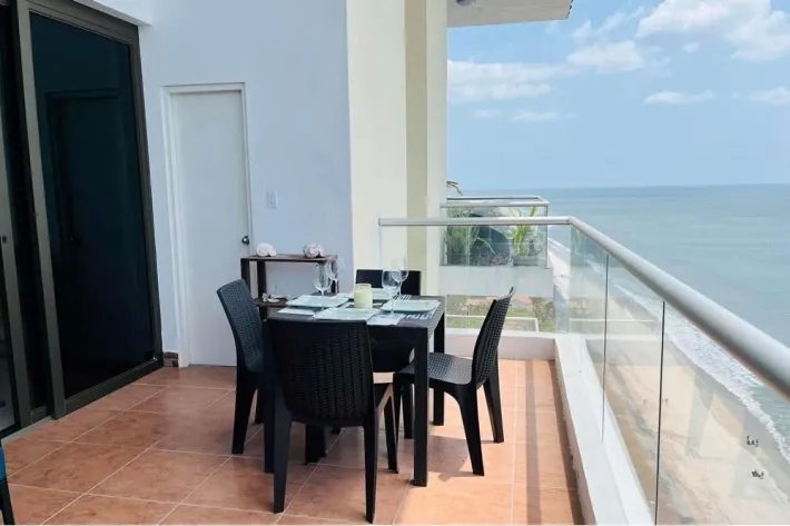Se vende penthouse frente al mar en nueva gorgona, panama oeste