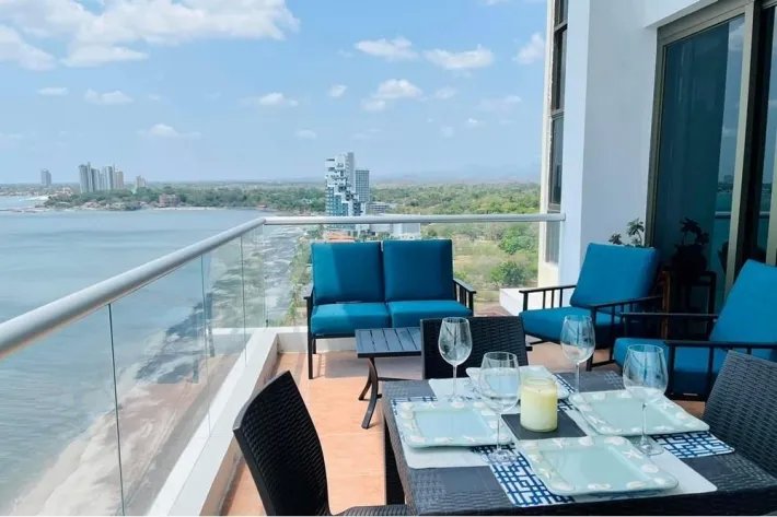 Se vende penthouse frente al mar en nueva gorgona, panama oeste
