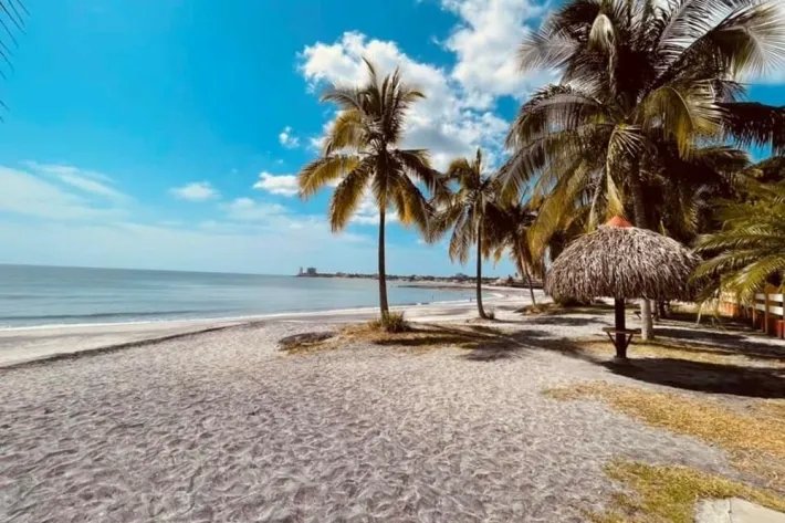 For rent 2 bedroom apartment playa serena, nueva gorgona, panama oeste