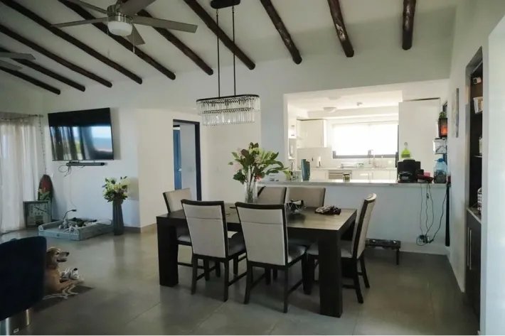 Casa remodelada en venta en Vista Mar, San Carlos