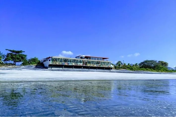 for rent beachfront apartment located in nueva gorgona, Panama o este
