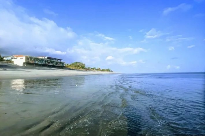for rent beachfront apartment located in nueva gorgona, Panama o este