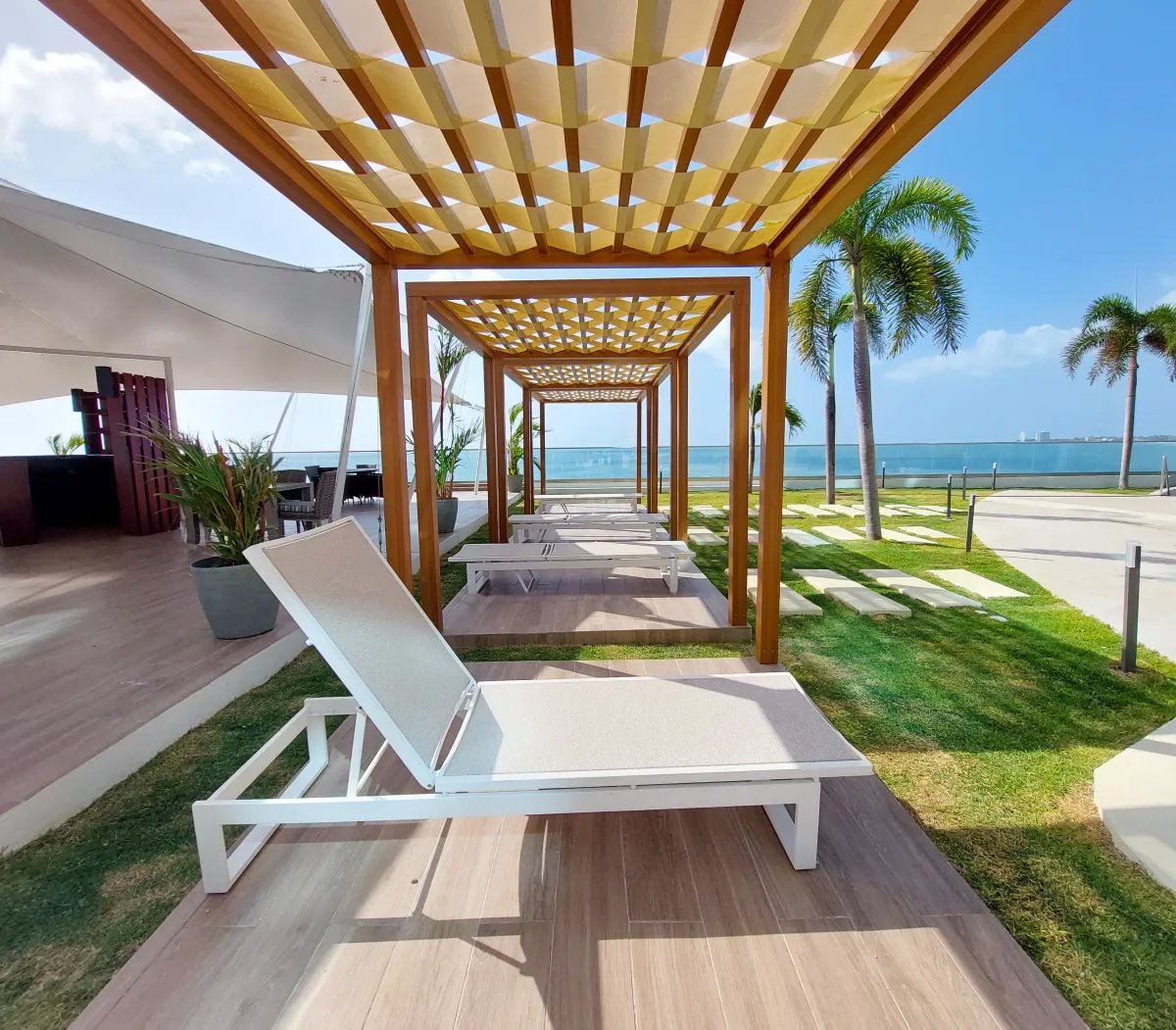 Apartments for sale in Playa Malibu, West Panama