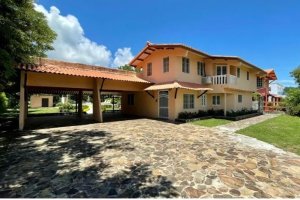 Beach house for sale, Playa Malibú, Nuev...