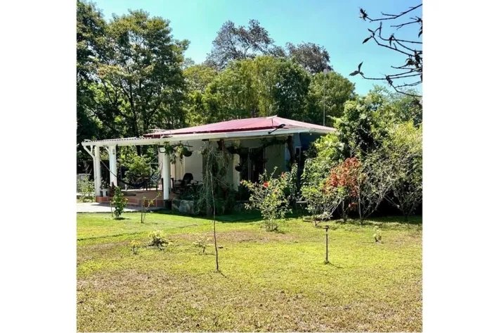 Venta de casa en Torio, Veraguas, Panamá; de 201 metros construidos dentro de un terreno de 3000 metros cuadrados. Excelente oportunidad de vivir en e
