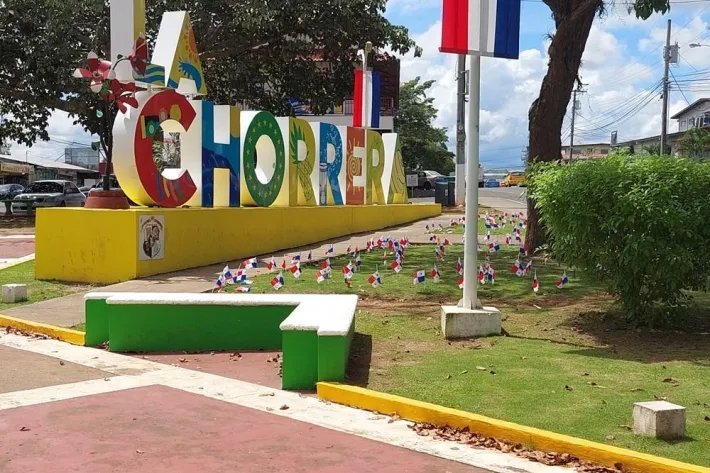 Se vende casa comercial de esquina en la Chorrera, Panamá Oeste
