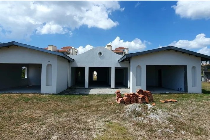 Beach house for sale with ocean view in San Carlos, West Panama