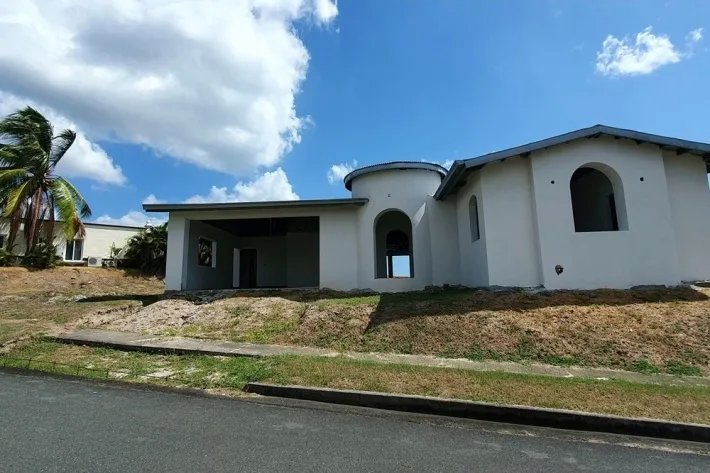 Beach house for sale with ocean view in San Carlos, West Panama