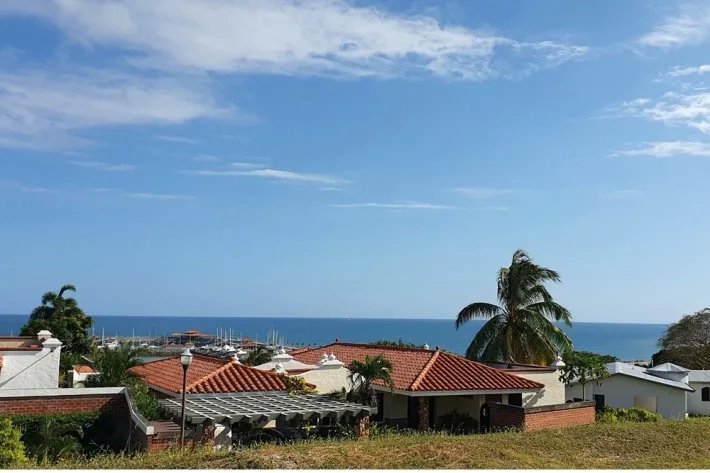 Beach house for sale with ocean view in San Carlos, West Panama