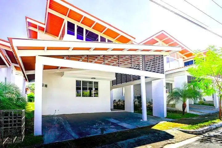 Single Family Attached For Sale in Nueva gorgona